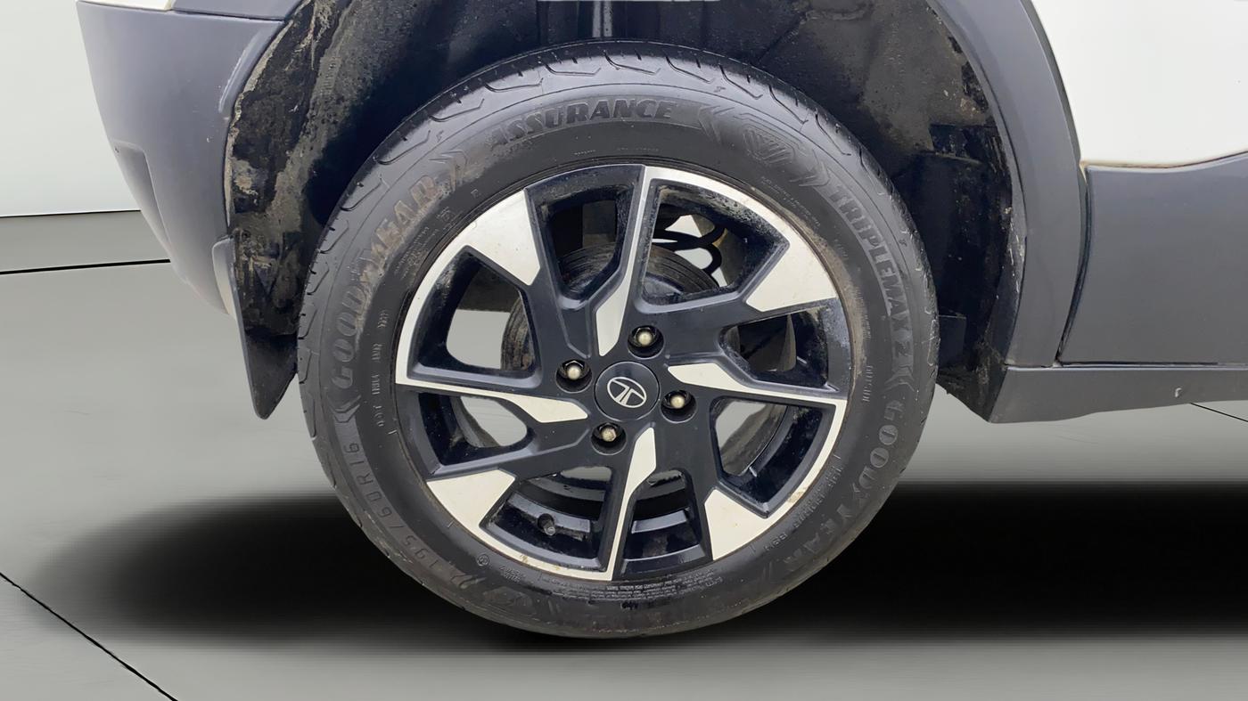 2024 Tata PUNCH ACCOMPLISHED DAZZLE SUNROOF CNG MT, CNG, Manual, 39,533 km, Right Rear Wheel