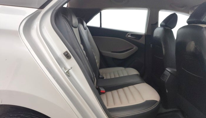 2015 Hyundai Elite i20 MAGNA 1.2, Petrol, Manual, 64,062 km, Right Side Rear Door Cabin