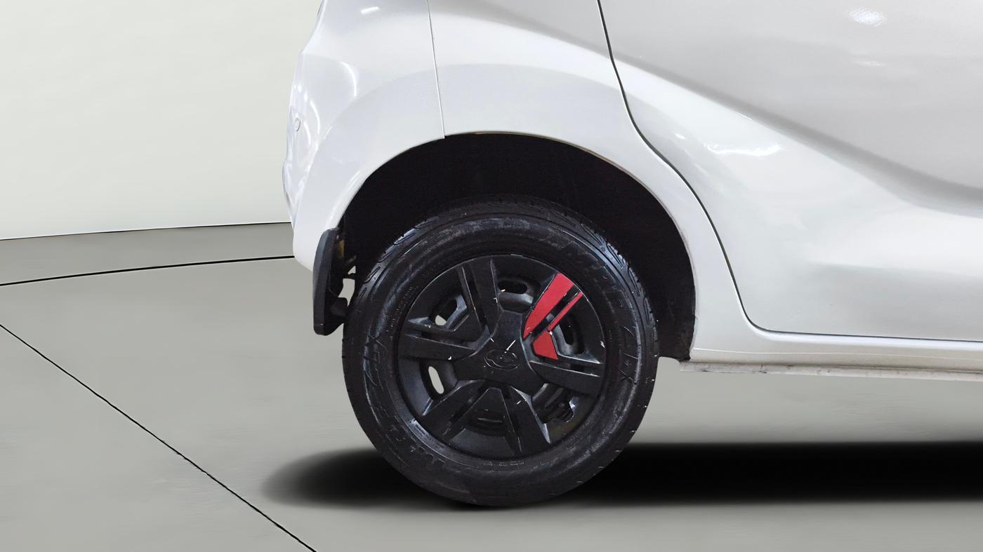 2018 Datsun Redi Go T(O) 1.0L LIMITED EDITION, Petrol, Manual, 61,328 km, Right Rear Wheel