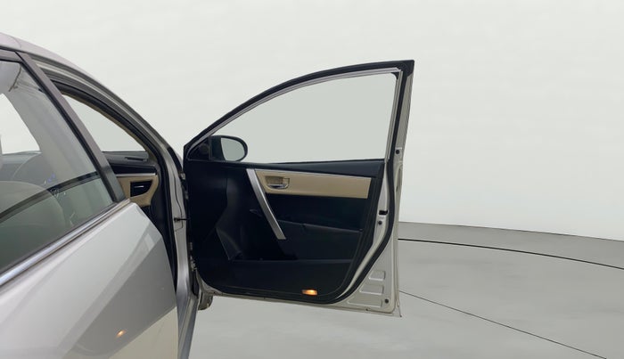 2014 Toyota Corolla Altis GL PETROL, Petrol, Manual, 1,32,247 km, RHS Front Door