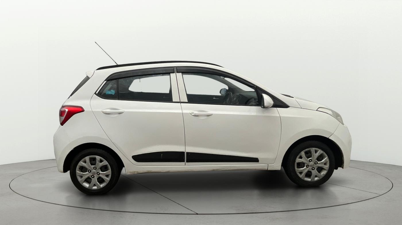 2016 Hyundai Grand i10 SPORTZ 1.2 KAPPA VTVT, CNG, Manual, 77,378 km, Right Side View