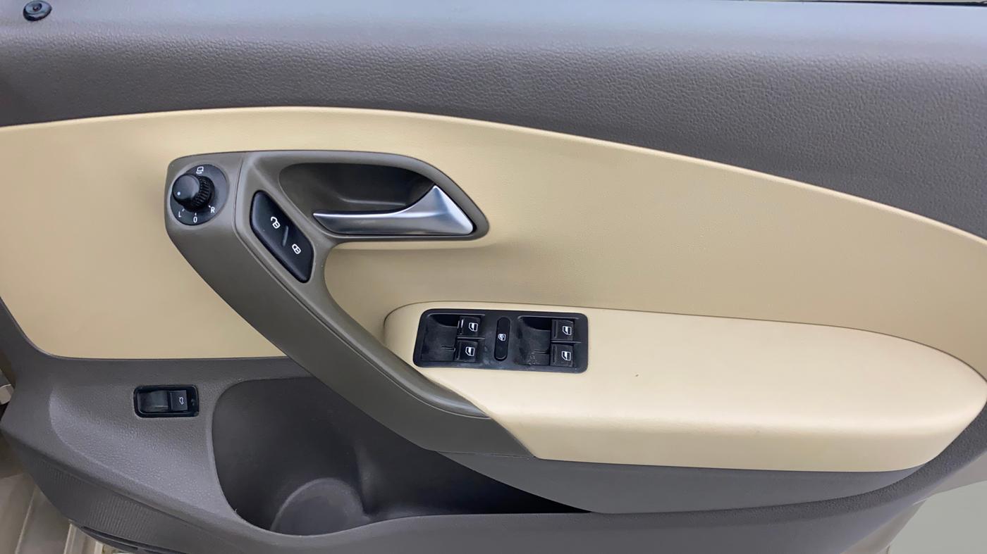 2015 Volkswagen Vento HIGHLINE 1.5 AT, Diesel, Automatic, 70,687 km, Driver Side Door Panels Control