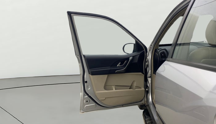 2017 Mahindra XUV500 W6 AT, Diesel, Automatic, 1,01,564 km, LHS Front Door