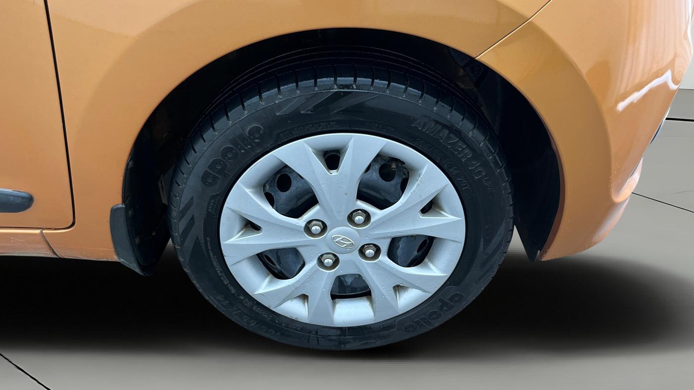 2016 Hyundai Grand i10 MAGNA AT 1.2 KAPPA VTVT, Petrol, Automatic, 41,604 km, Right Front Wheel