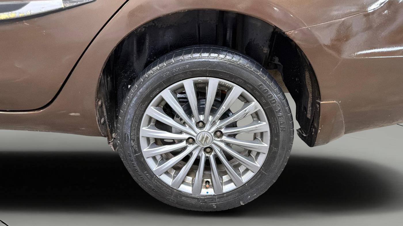 2015 Maruti Ciaz ZXI+, Petrol, Manual, 94,622 km, Left Rear Wheel