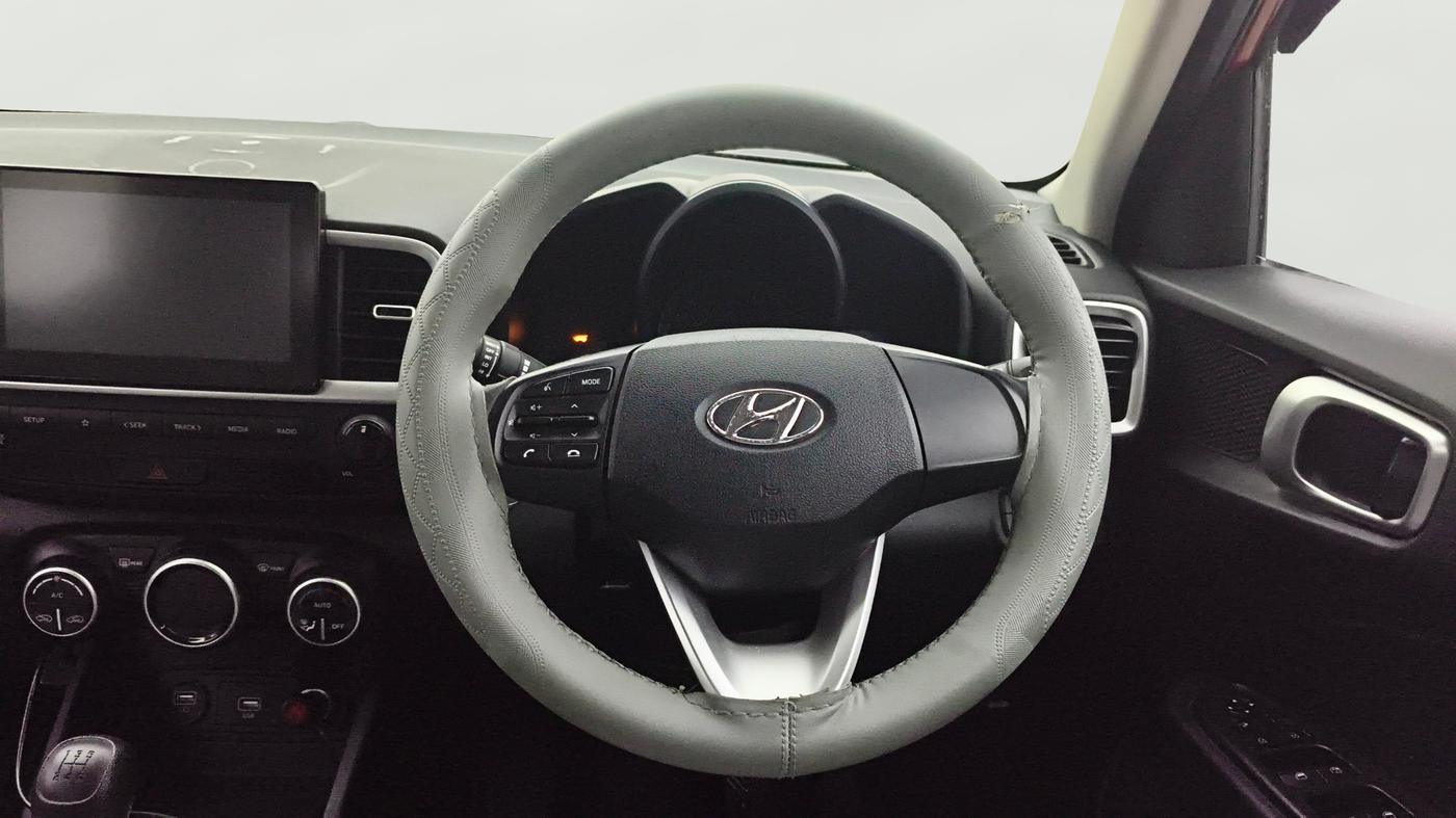 2021 Hyundai VENUE S+ 1.2, Petrol, Manual, 37,486 km, Steering Wheel Close Up