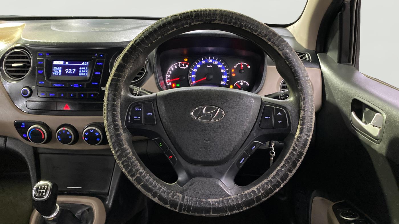 2016 Hyundai Xcent SX 1.2, CNG, Manual, 1,04,735 km, Steering Wheel Close Up
