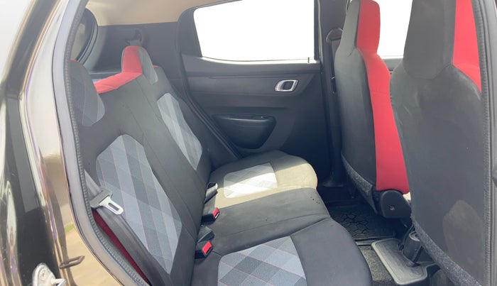 2019 Renault Kwid RXT 1.0 (O), Petrol, Manual, 39,620 km, Right Side Rear Door Cabin