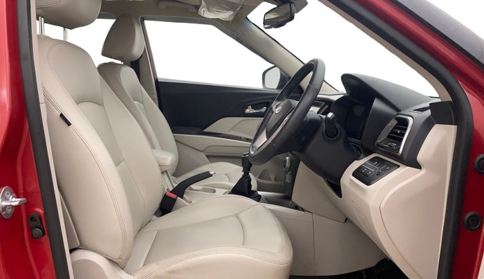 2019 Mahindra XUV300 W8 (O) 1.2 PETROL, Petrol, Manual, 41,851 km, Right Side Front Door Cabin