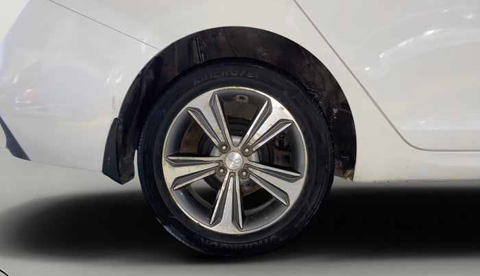 2017 Hyundai Verna 1.6 VTVT SX (O) AT, Petrol, Automatic, 43,739 km, Right Rear Wheel