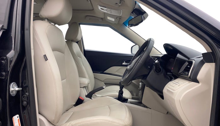 2022 Mahindra XUV300 1.2 W8 OPT, Petrol, Manual, 37,876 km, Right Side Front Door Cabin