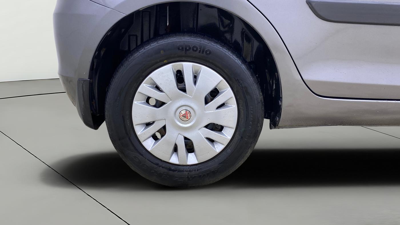 2017 Maruti Swift VXI, Petrol, Manual, 45,756 km, Right Rear Wheel