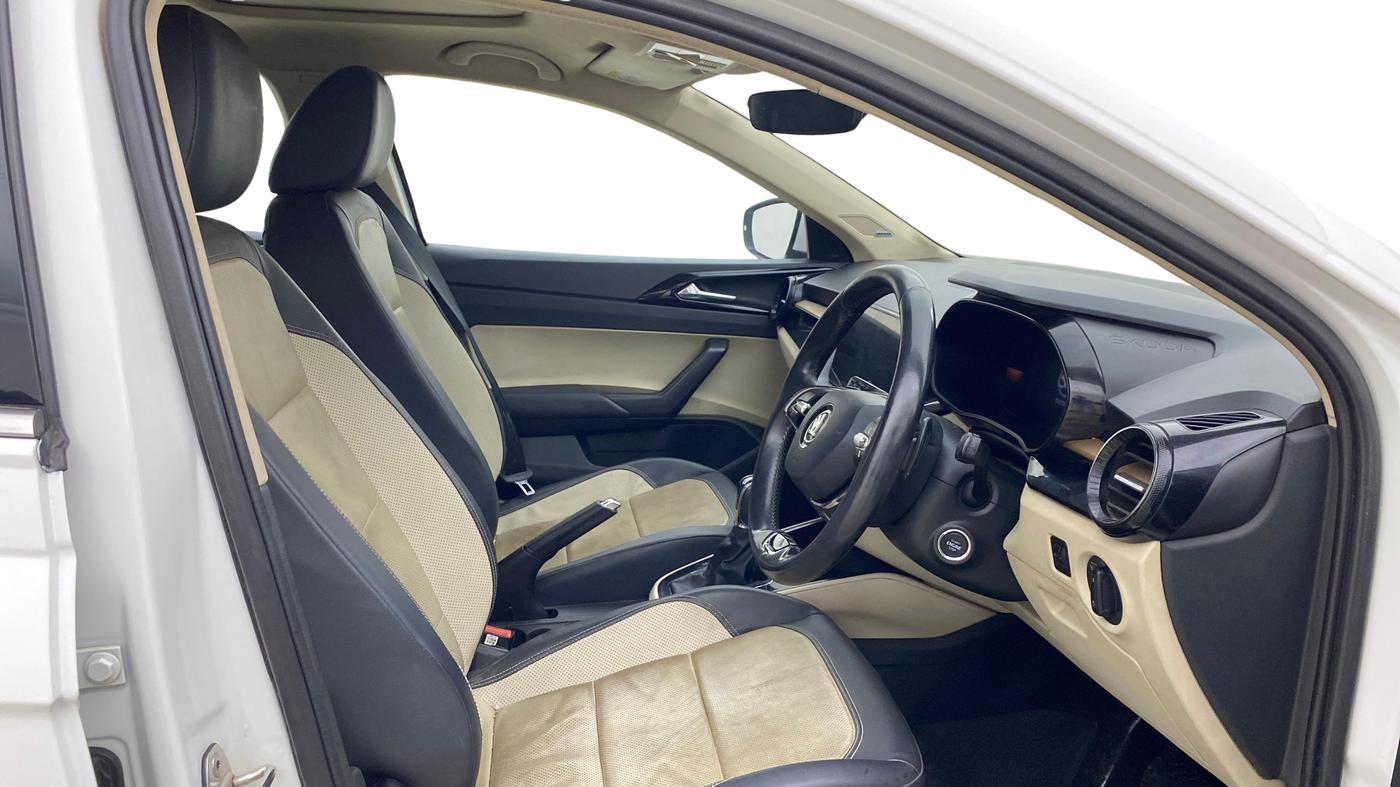 2022 Skoda SLAVIA STYLE 1.0L TSI AT, Petrol, Automatic, 69,082 km, Right Side Front Door Cabin