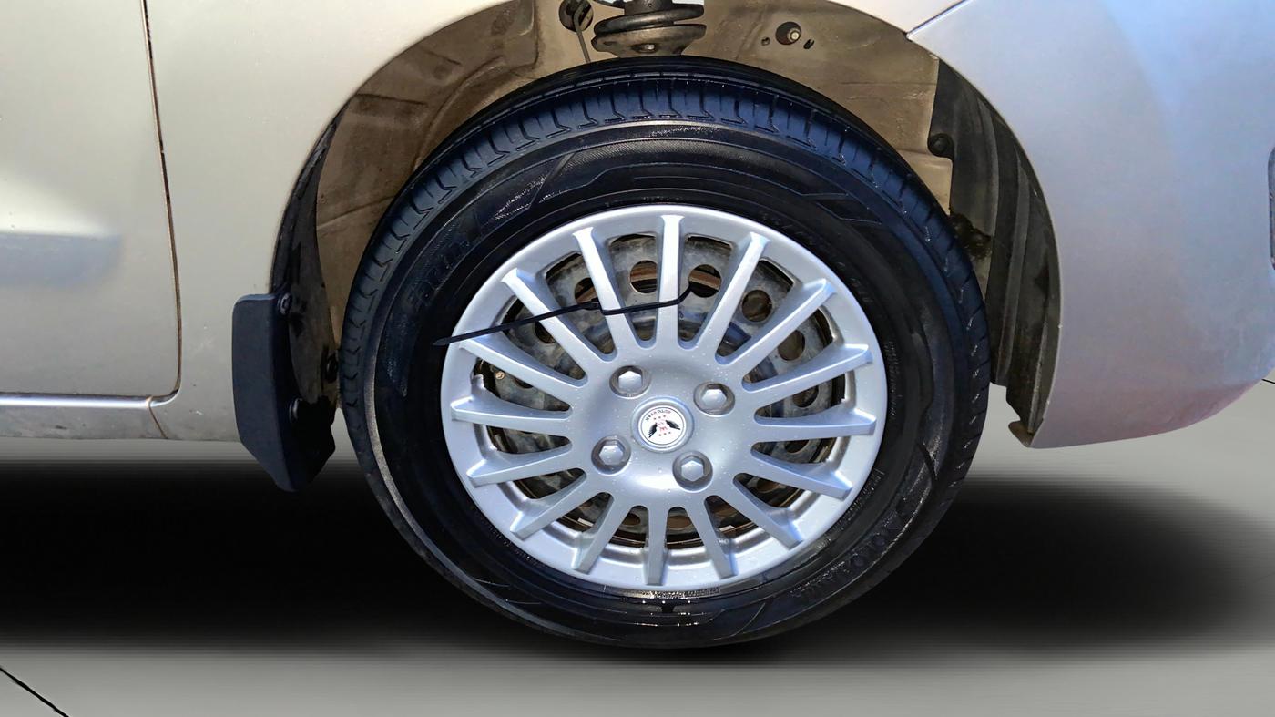 2014 Maruti Wagon R 1.0 VXI, Petrol, Manual, 97,625 km, Right Front Wheel