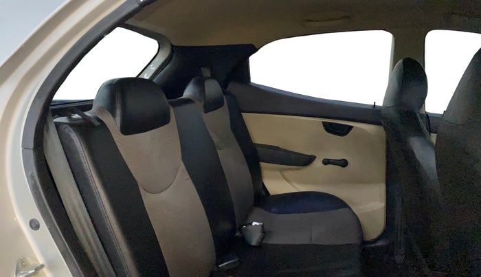 2015 Hyundai Eon MAGNA +, Petrol, Manual, 21,667 km, Right Side Rear Door Cabin