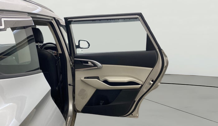 2022 KIA CARENS PRESTIGE 1.5 PETROL 7 STR, CNG, Manual, 14,845 km, RHS Rear Door