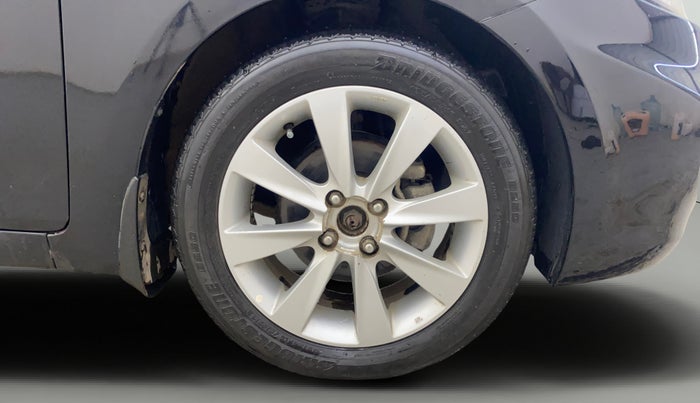 2013 Hyundai Verna FLUIDIC 1.6 CRDI SX, Diesel, Manual, 1,07,728 km, Right Front Wheel