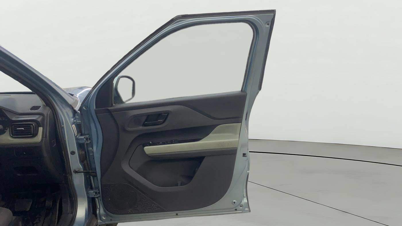 2021 Tata PUNCH ADVENTURE AMT, Petrol, Automatic, 73,695 km, RHS Front Door
