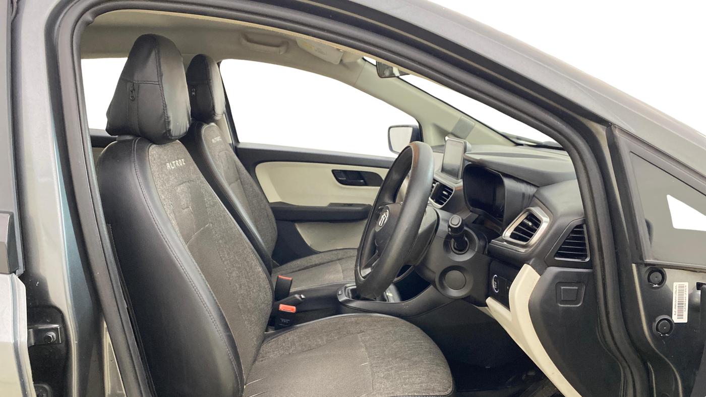 2022 Tata ALTROZ XT DIESEL, Diesel, Manual, 68,309 km, Right Side Front Door Cabin