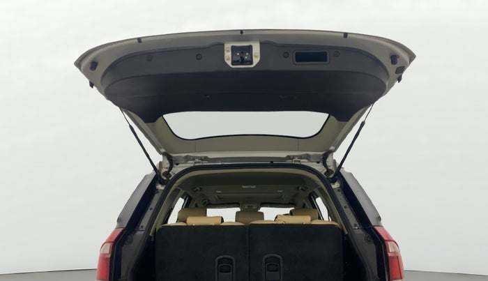 2018 Mahindra XUV500 W9, Diesel, Manual, 95,179 km, Boot Door Open