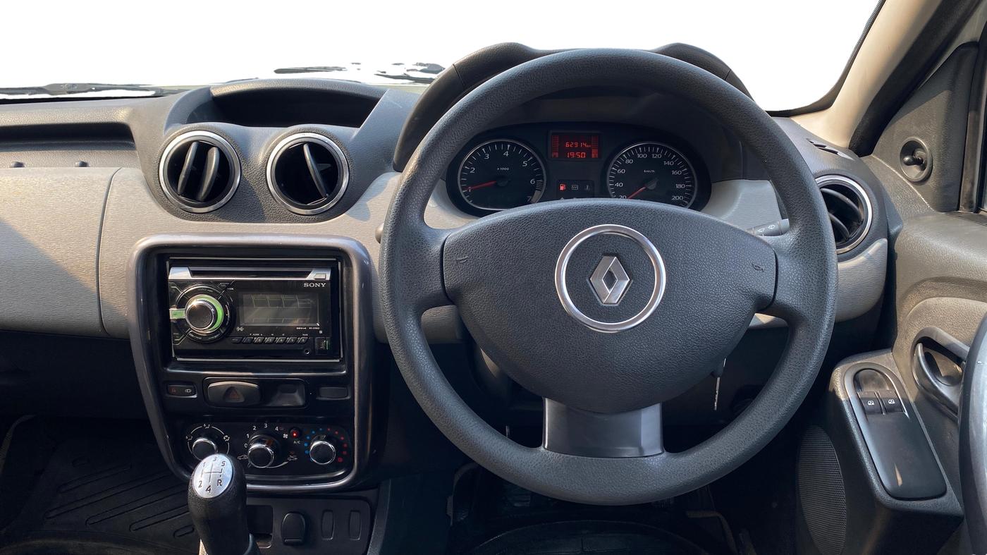 2015 Renault Duster RXE PETROL, Petrol, Manual, 62,914 km, Steering Wheel Close Up