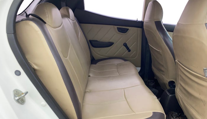 2015 Hyundai Eon D-LITE+, CNG, Manual, 1,10,658 km, Right Side Rear Door Cabin