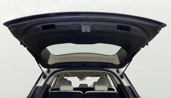 2021 Mahindra XUV700 AX 7 P AT 7 STR, Petrol, Automatic, 60,237 km, Boot Door Open