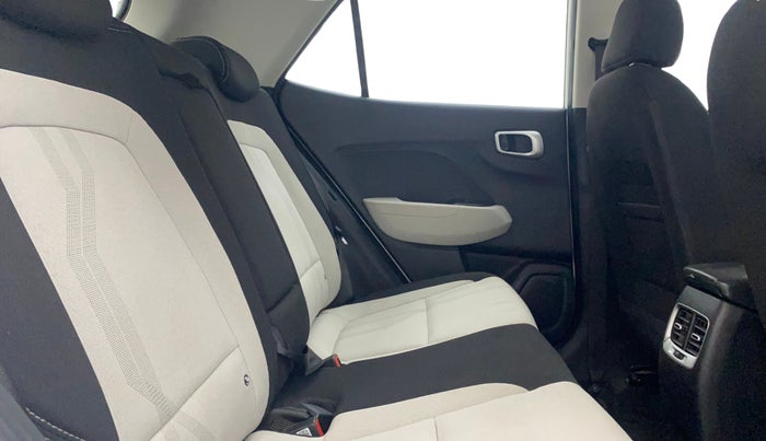 2022 Hyundai VENUE SX 1.2 PETROL, Petrol, Manual, 70,943 km, Right Side Rear Door Cabin