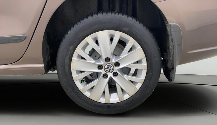 2015 Volkswagen Vento HIGHLINE 1.6 MPI, Petrol, Manual, 68,636 km, Left Rear Wheel