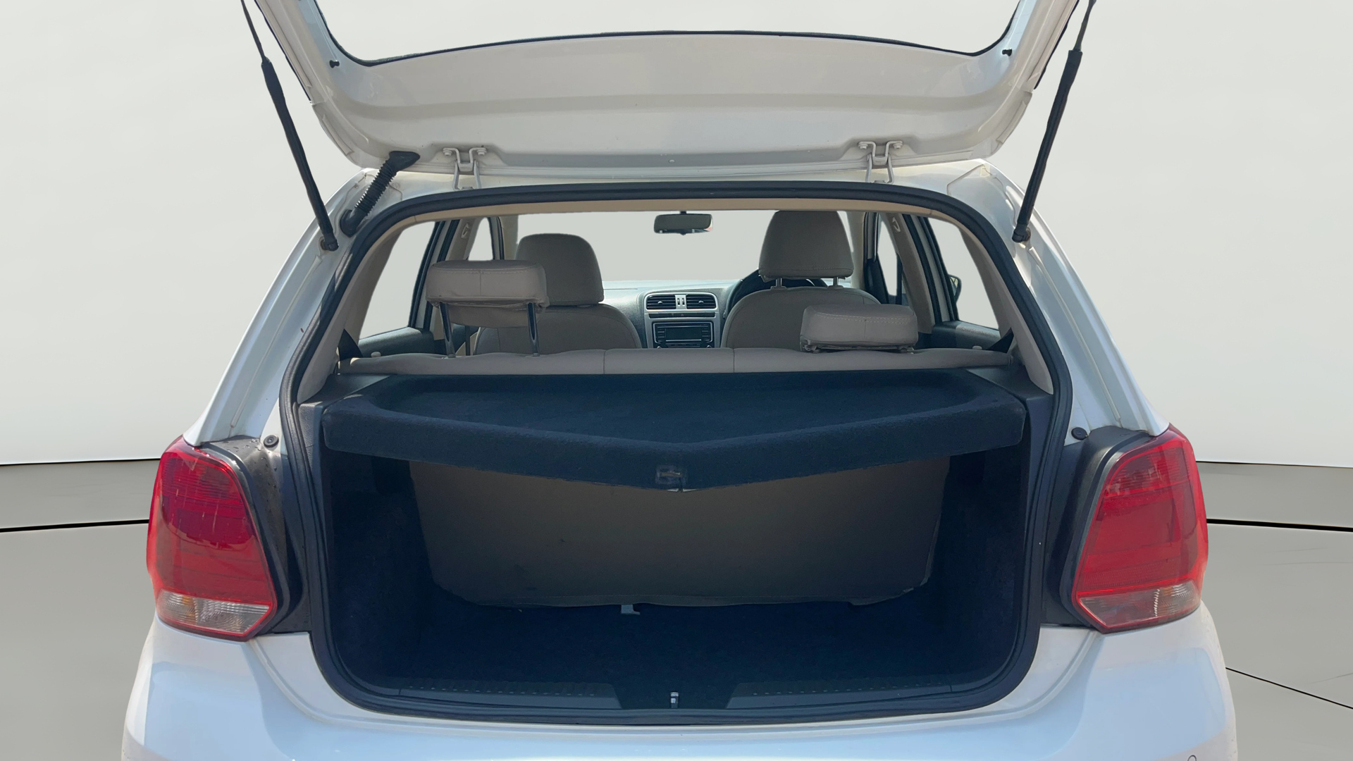 2014 Volkswagen Polo HIGHLINE1.2L, Petrol, Manual, 66,814 km, Boot Open Zoomed View