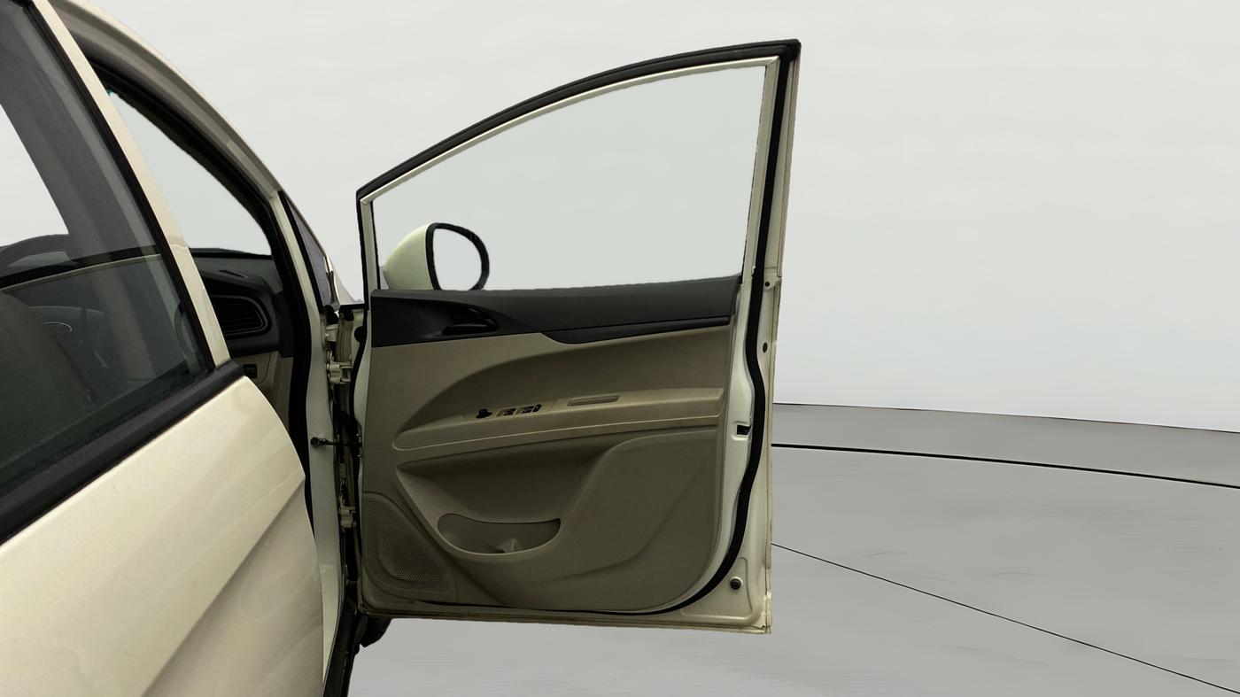 2019 Mahindra MARAZZO M4 7 STR, Diesel, Manual, 35,045 km, RHS Front Door
