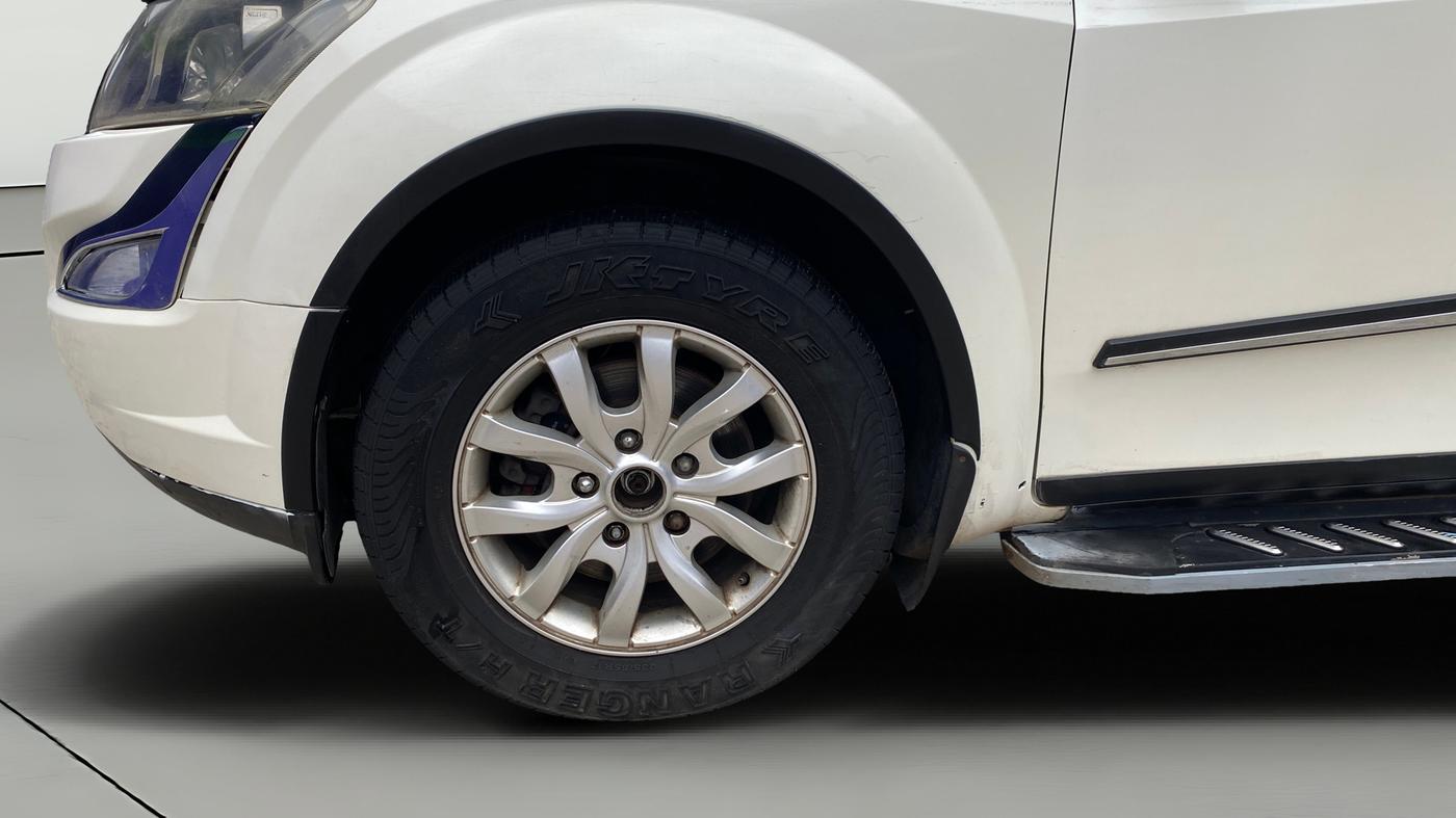 2017 Mahindra XUV500 W10 AT, Diesel, Automatic, 96,630 km, Left Front Wheel
