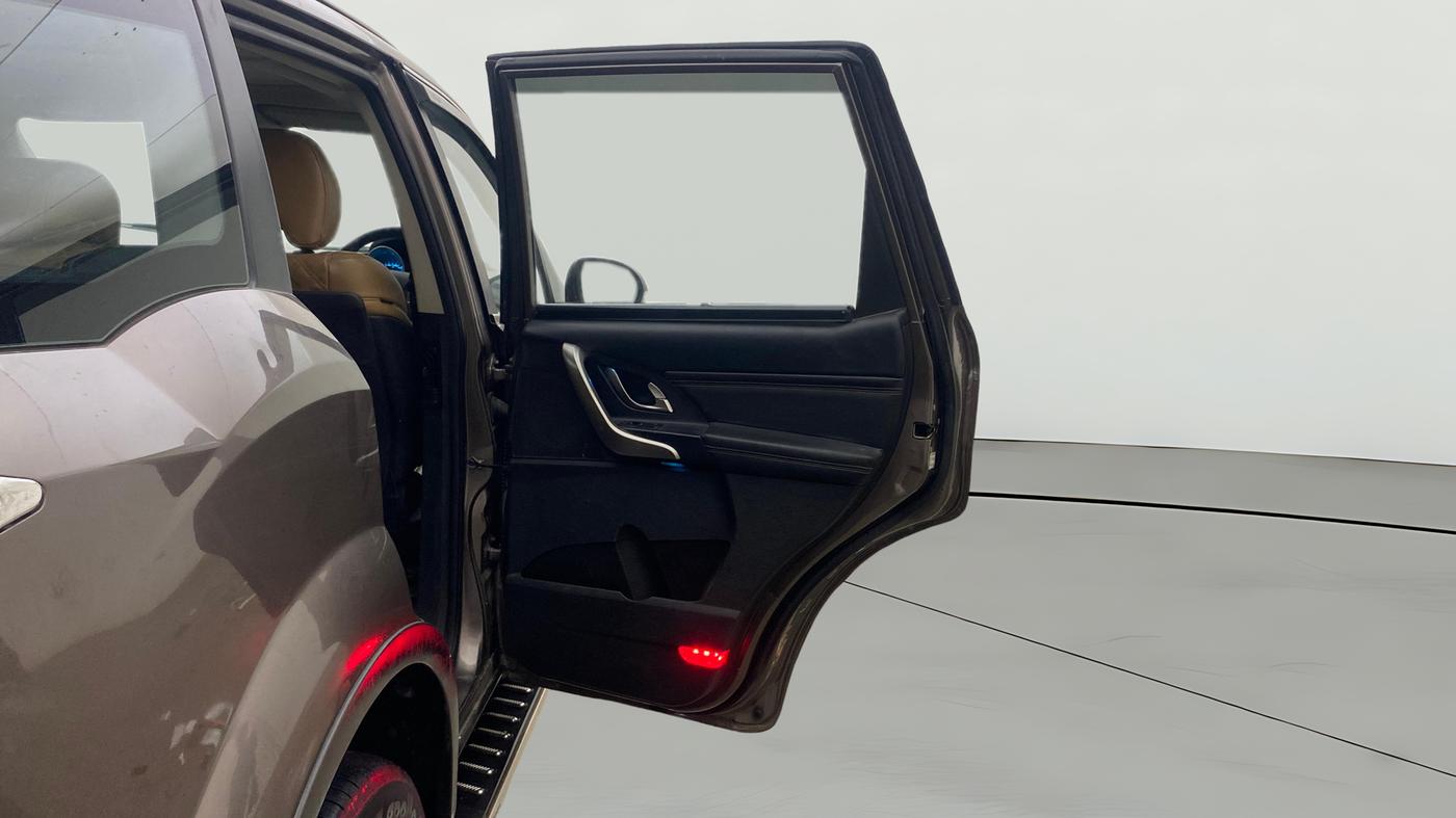 2019 Mahindra XUV500 W11 AT, Diesel, Automatic, 73,796 km, RHS Rear Door