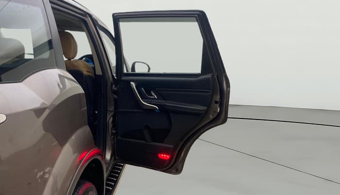 2019 Mahindra XUV500 W11 AT, Diesel, Automatic, 73,580 km, RHS Rear Door