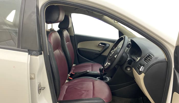2013 Volkswagen Polo HIGHLINE DIESEL, Diesel, Manual, 1,41,737 km, Right Side Front Door Cabin