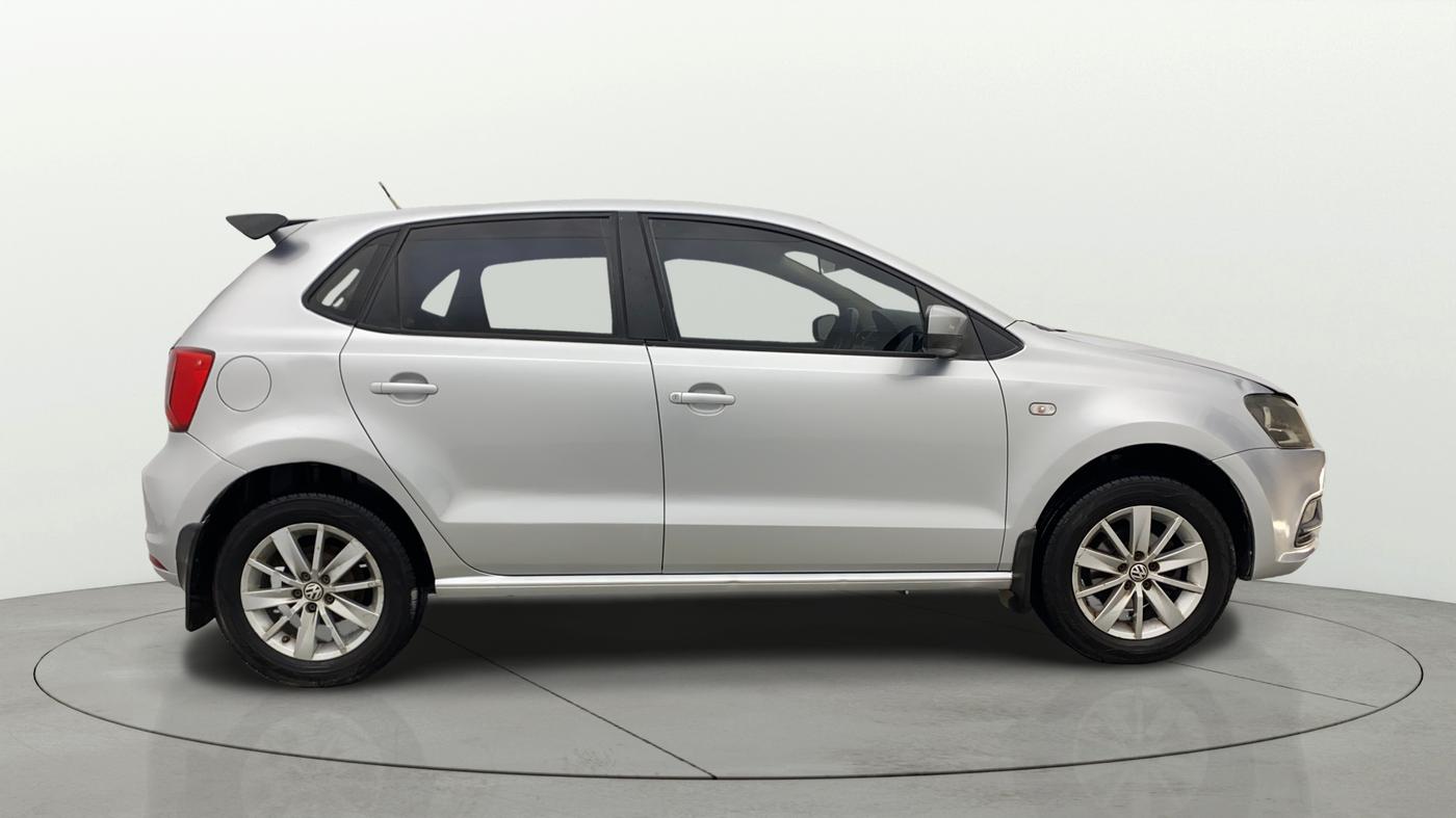 2015 Volkswagen Polo HIGHLINE1.2L, Petrol, Manual, 1,05,664 km, Right Side View
