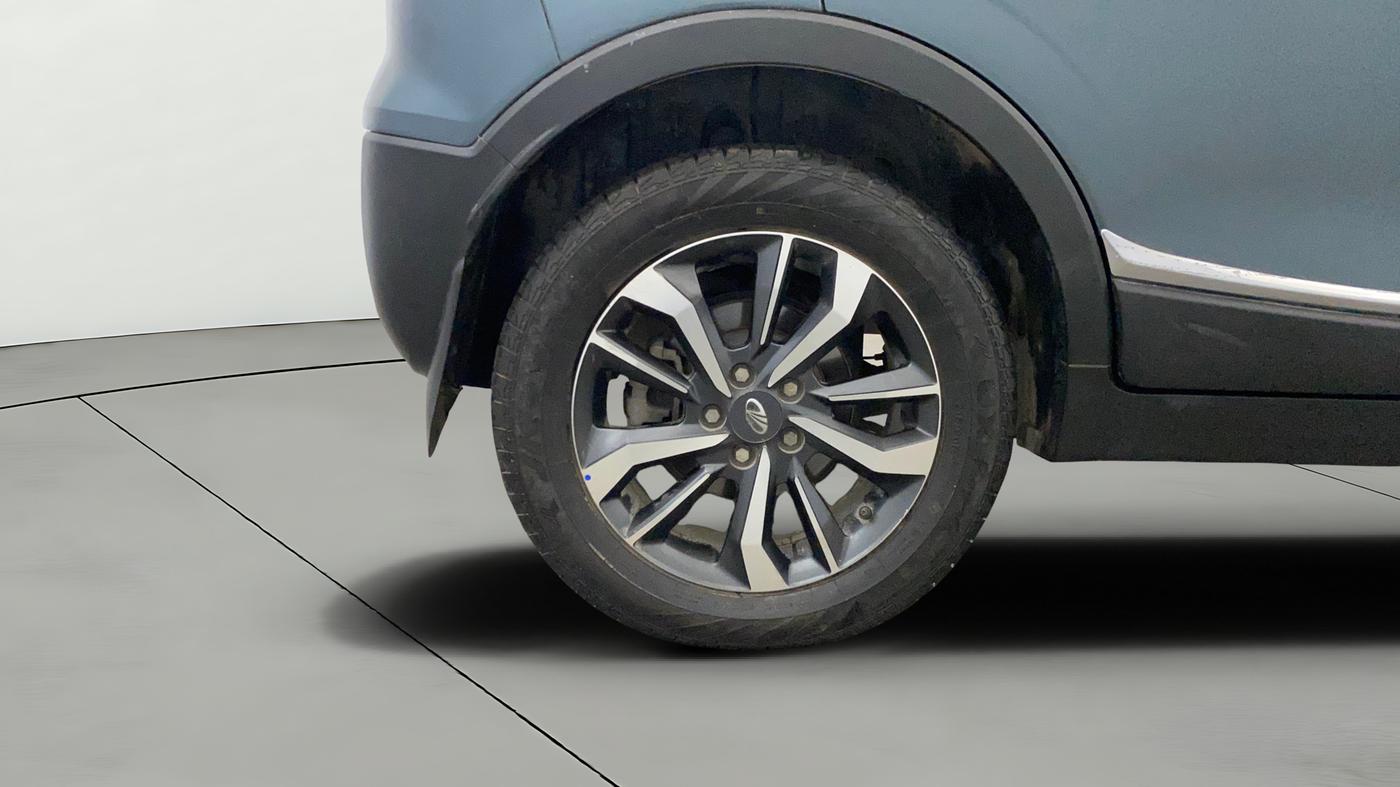 2019 Mahindra XUV300 W8 (O) 1.2 PETROL, Petrol, Manual, 80,553 km, Right Rear Wheel