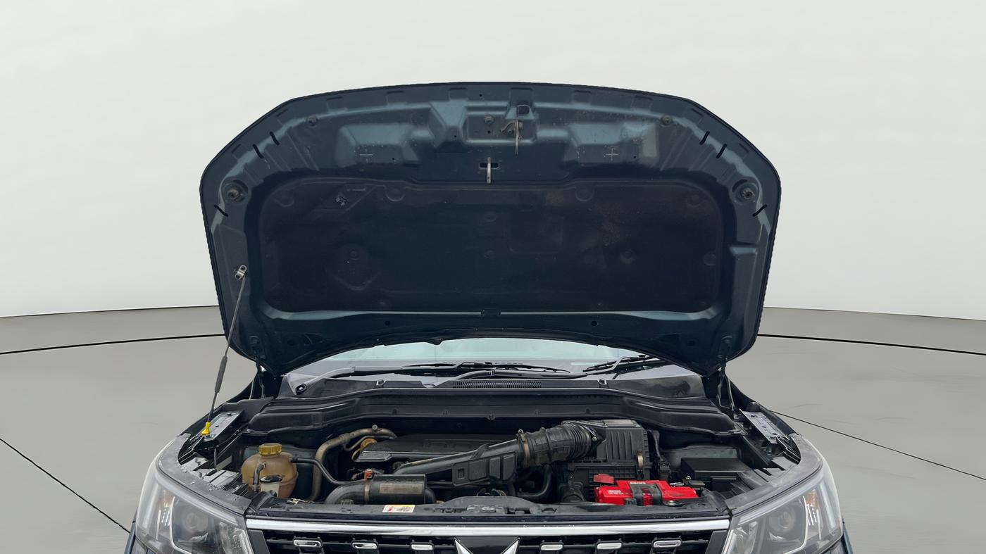 2023 Mahindra XUV300 W8 (O) 1.2 PETROL AMT, Petrol, Automatic, 35,603 km, Open Bonet