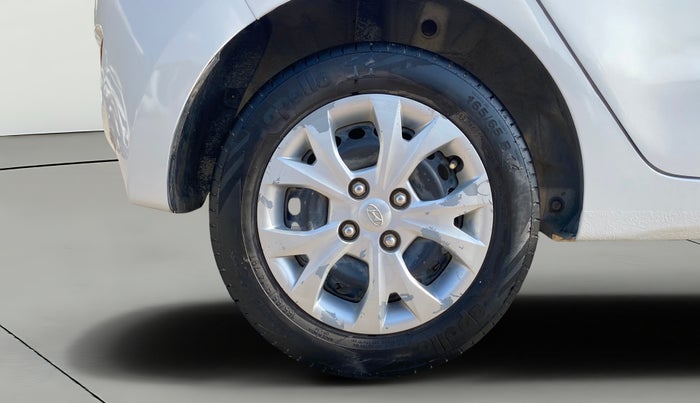 2014 Hyundai Grand i10 MAGNA 1.2 KAPPA VTVT, Petrol, Manual, 1,15,838 km, Right Rear Wheel