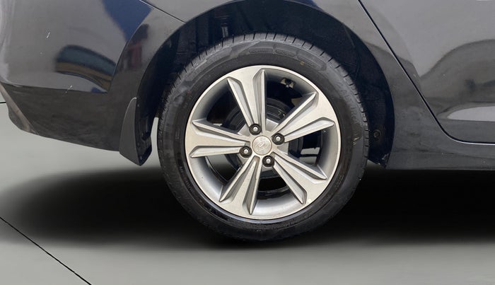 2017 Hyundai Verna 1.6 VTVT SX O, Petrol, Manual, 60,607 km, Right Rear Wheel