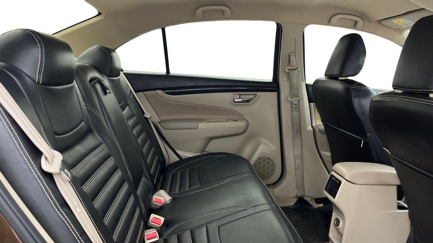 2016 Maruti Ciaz VXI+, Petrol, Manual, 61,684 km, Right Side Rear Door Cabin