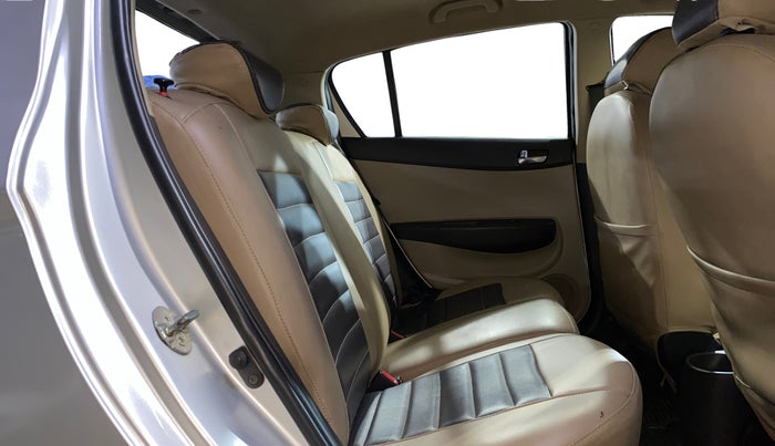 2013 Hyundai i20 SPORTZ 1.2, Petrol, Manual, 66,248 km, Right Side Rear Door Cabin