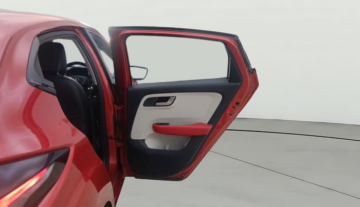 2023 Tata ALTROZ XZA + SUNROOF, Petrol, Automatic, 31,579 km, RHS Rear Door