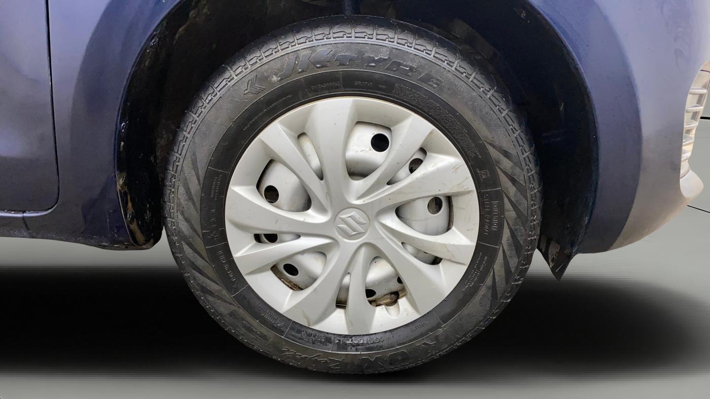 2023 Maruti Swift LXI, Petrol, Manual, 51,489 km, Right Front Wheel