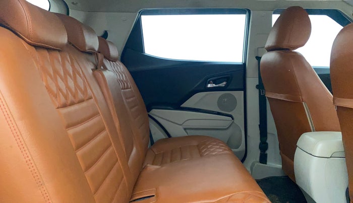 2019 Mahindra XUV300 W8 1.5 DIESEL, Diesel, Manual, 64,535 km, Right Side Rear Door Cabin
