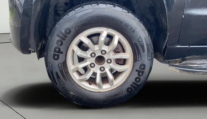 2015 Mahindra TUV300 T8, Diesel, Manual, 1,48,651 km, Left Front Wheel