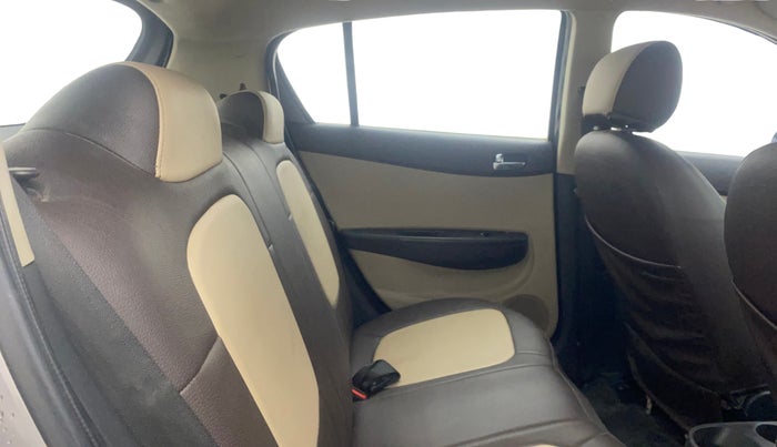 2012 Hyundai i20 MAGNA 1.4 CRDI, Diesel, Manual, 1,44,594 km, Right Side Rear Door Cabin