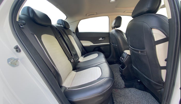 2023 Hyundai Verna SX 1.5 VTVT, Petrol, Manual, 57,202 km, Right Side Rear Door Cabin