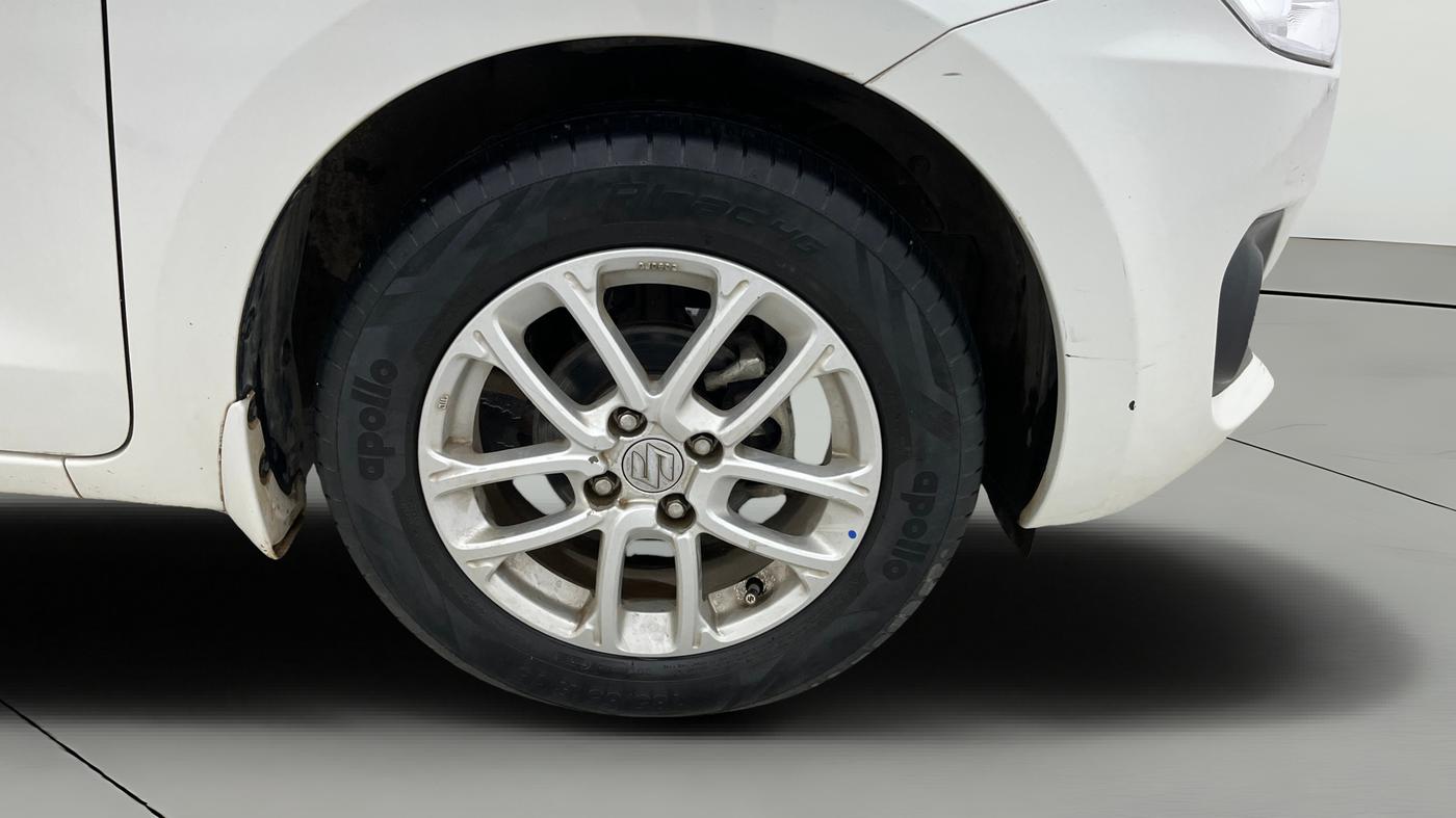 2020 Maruti Swift ZXI AMT, Petrol, Automatic, 22,328 km, Right Front Wheel
