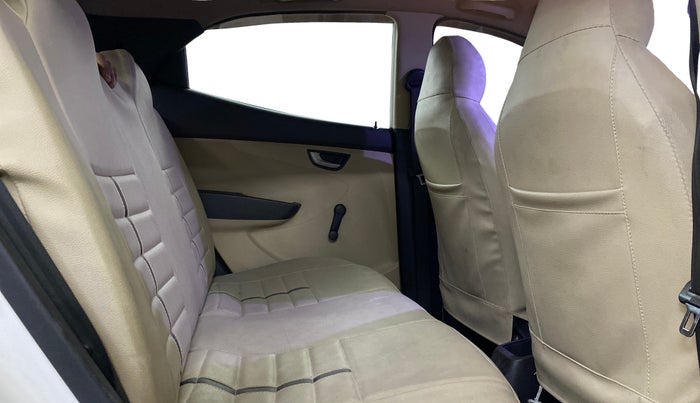 2016 Hyundai Eon SPORTZ, Petrol, Manual, 55,157 km, Right Side Rear Door Cabin